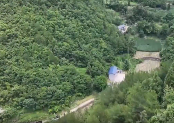 益阳指 支教老师24岁进山一待就是13年 用爱陪伴孩子成长